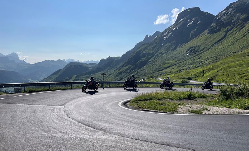 Erleben Sie Traumhafte Kurven und Landschaften auf unserer Dolomitenmotorradtour